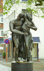  Lovers statue